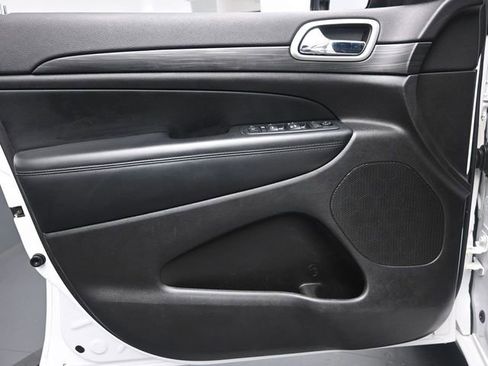 Used 2019 Jeep Grand Cherokee Altitude image 19