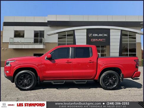 Used 2022 Nissan Frontier SV w/ SV Premium Package image 2