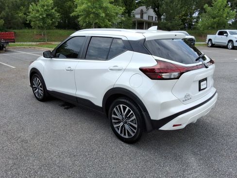 Used 2023 Nissan Kicks SV FWD image 7