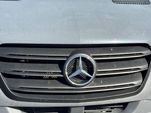 Used 2021 Mercedes-Benz Sprinter 2500 image 12
