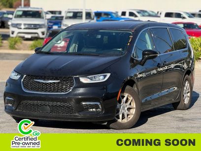 Used 2024 Chrysler Pacifica Touring-L