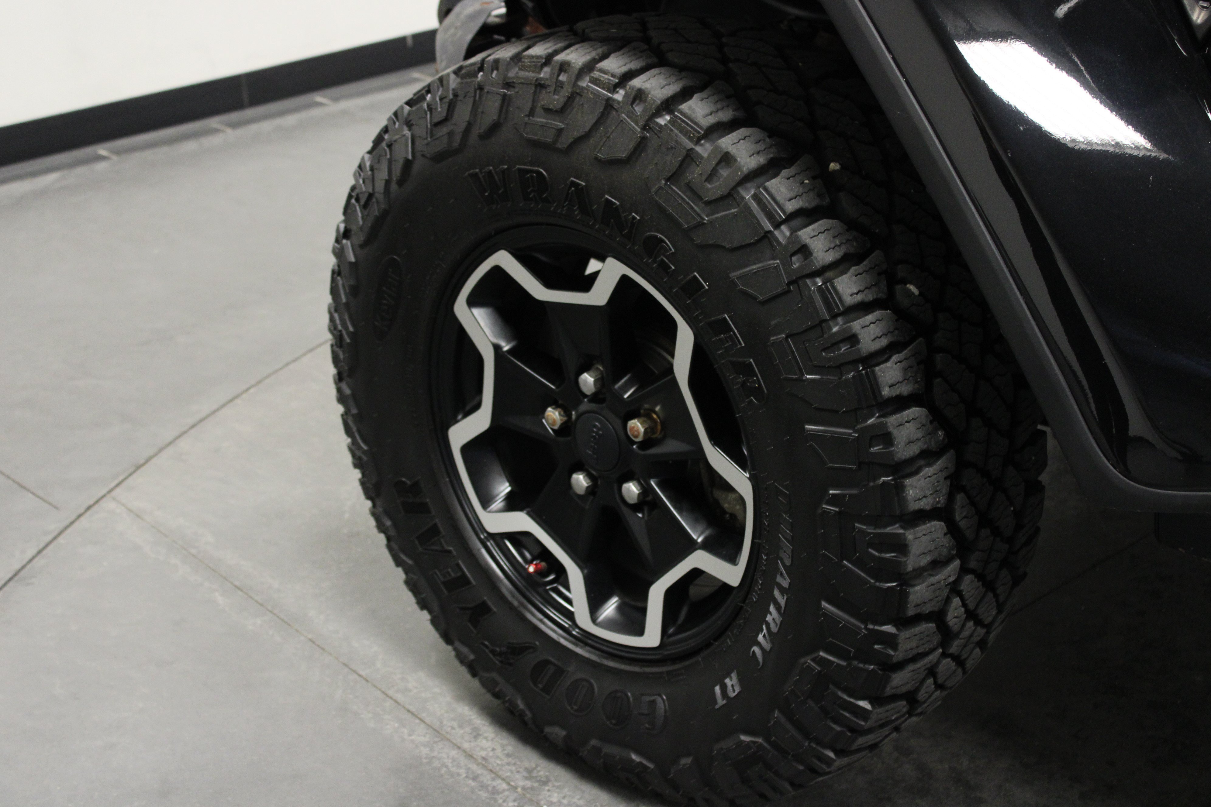 Used 2020 Jeep Gladiator Rubicon w/ LED Lighting Group AWD/4WD image 10