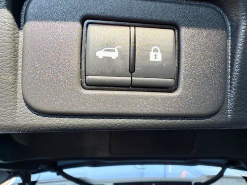 Used 2024 Nissan Rogue SV AWD/4WD image 38