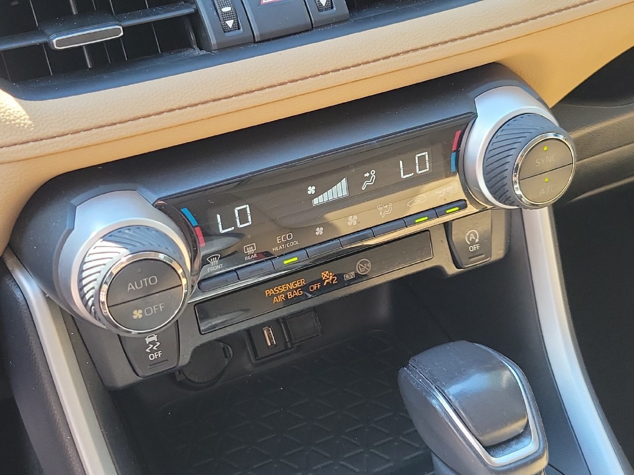 Used 2021 Toyota RAV4 XLE Premium FWD image 27