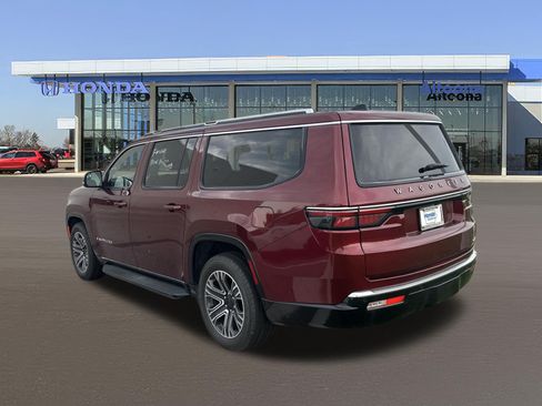 Used 2024 Jeep Wagoneer L Series II w/ Flexible Seating Group AWD/4WD image 3