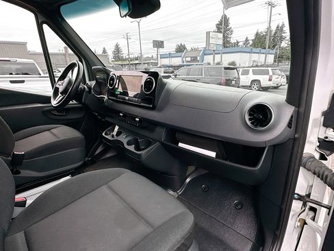 Used 2024 Mercedes-Benz Sprinter 2500 image 27