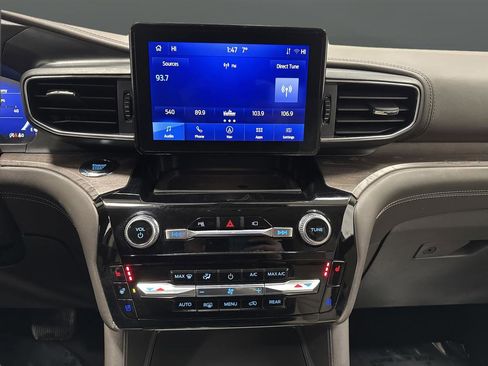 Used 2023 Ford Explorer Platinum w/ Class IV Trailer Tow Package image 8