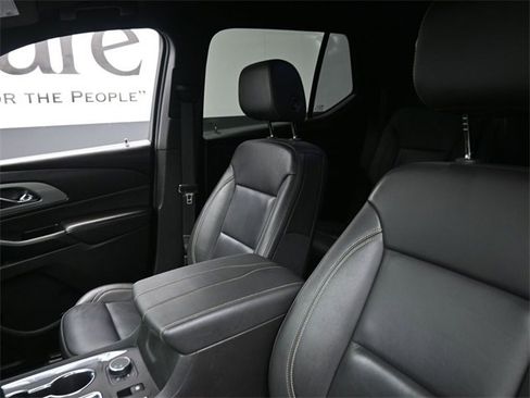 Used 2023 Chevrolet Traverse LT image 16