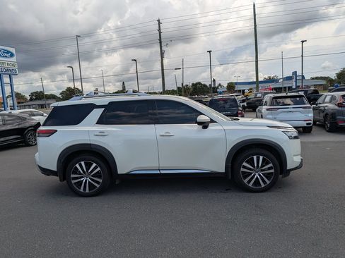 Used 2024 Nissan Pathfinder Platinum w/ Black Appearance Package FWD image 8