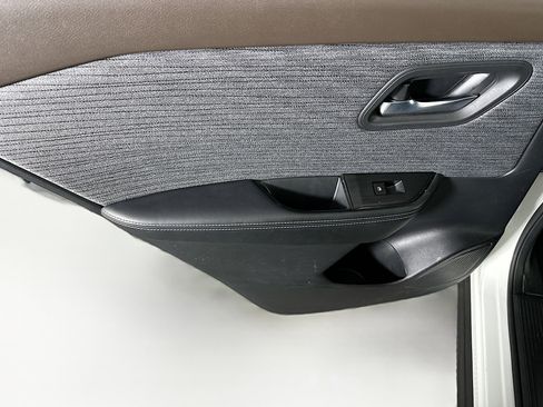 Used 2023 Nissan Rogue SV image 26