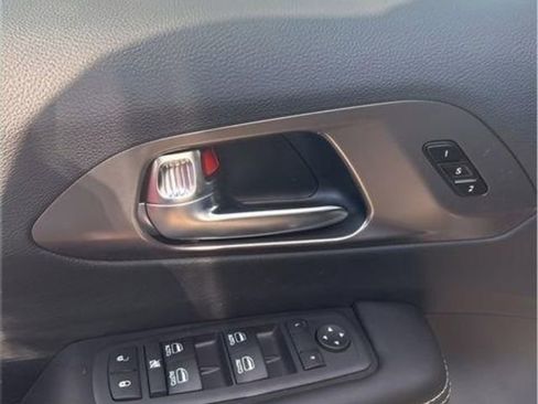 New 2026 Chrysler Pacifica Select image 13