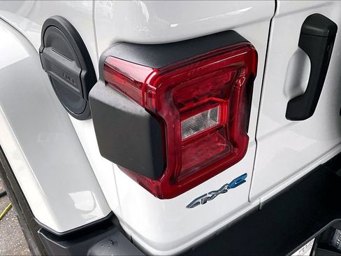 Used 2022 Jeep Wrangler Unlimited Sahara 4xe image 23