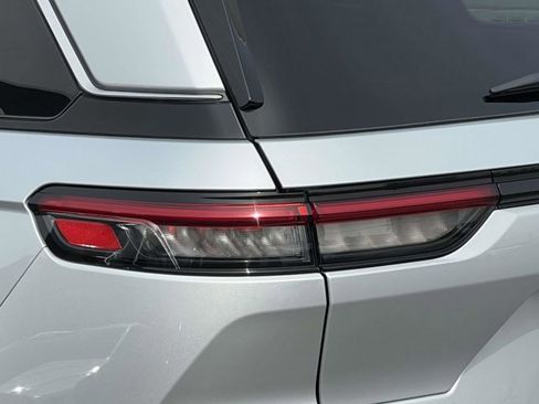 Certified 2023 Jeep Grand Cherokee Limited w/ Luxury Tech Group II image 8