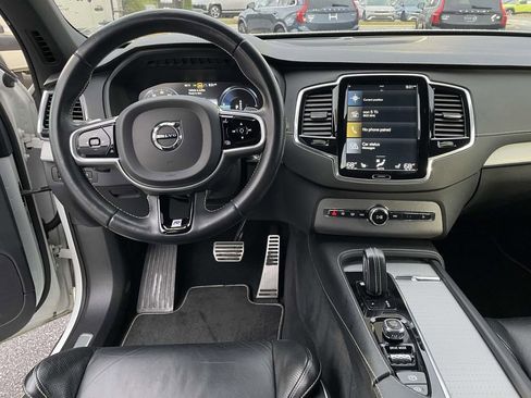Used 2020 Volvo XC90 T8 R-Design image 5