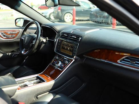 Used 2019 Lincoln Continental Select w/ Continental Climate Package image 45