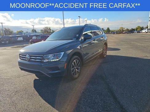 Used 2020 Volkswagen Tiguan SE w/ Panoramic Sunroof Package image 8