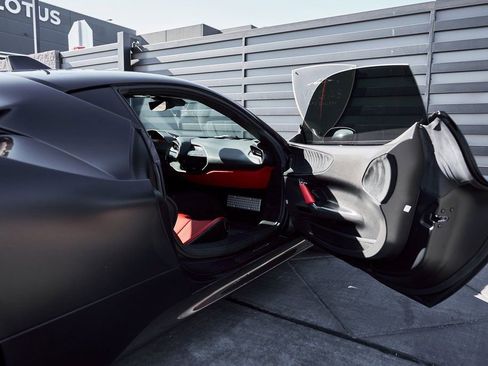 Used 2023 Ferrari SF90 Stradale image 38