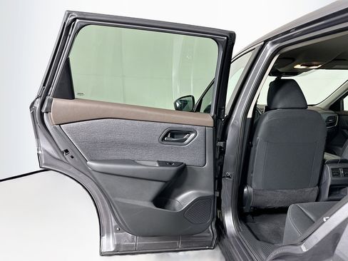 Used 2023 Nissan Rogue S image 25