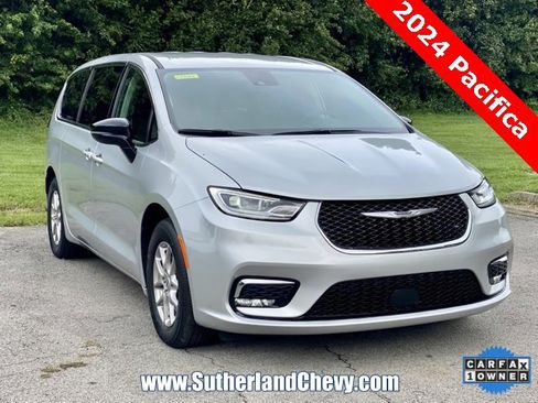 Used 2024 Chrysler Pacifica Touring-L image 1