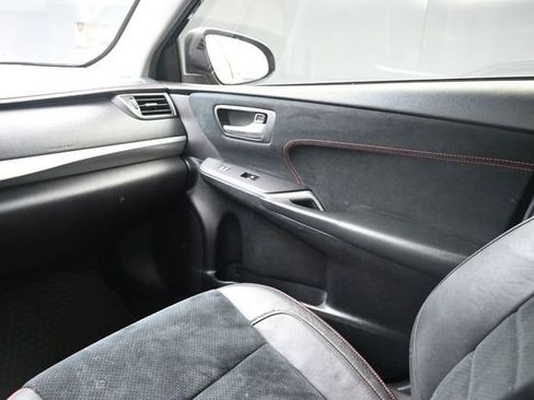 Used 2015 Toyota Camry XSE FWD image 26