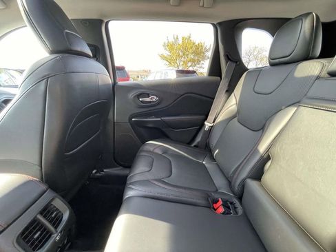 Used 2019 Jeep Cherokee Trailhawk image 24