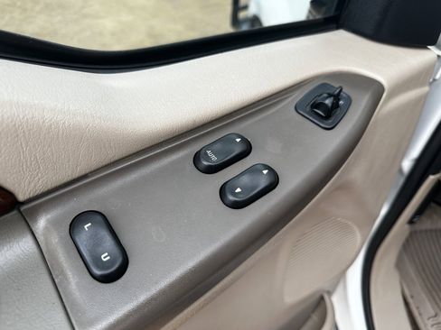 Used 2000 Ford F250 Lariat image 14