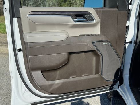 Used 2025 Chevrolet Silverado 1500 LTZ w/ Technology Package image 33