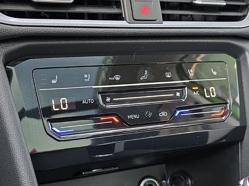 New 2025 Volkswagen Taos SEL image 20