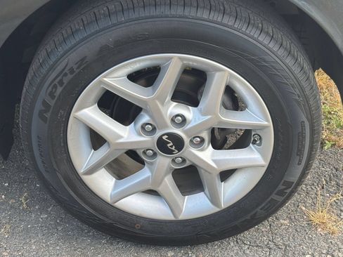 Used 2025 Kia Soul LX w/ LX Technology Package FWD image 25