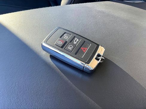 Used 2023 Land Rover Range Rover SE image 10