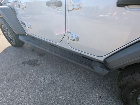 Used 2024 Jeep Wrangler Sport S image 30