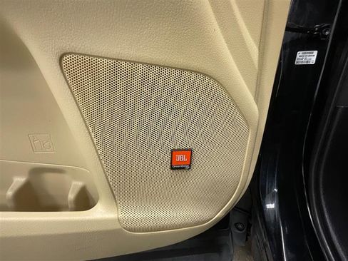 Used 2017 Toyota Highlander Limited image 18