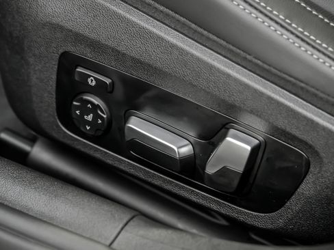 Used 2026 BMW 840i xDrive w/ M Sport Professional Package image 32