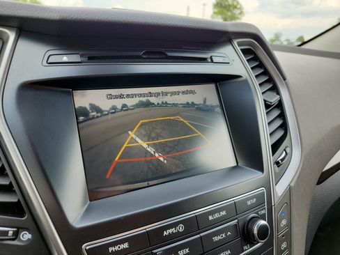 Used 2017 Hyundai Santa Fe SE AWD/4WD image 18