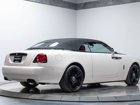 Used 2017 Rolls-Royce Dawn RWD image 32