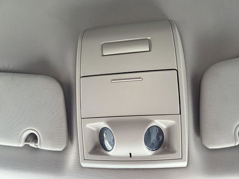 Used 2018 Dodge Grand Caravan SE w/ UConnect Hands-Free Group image 29