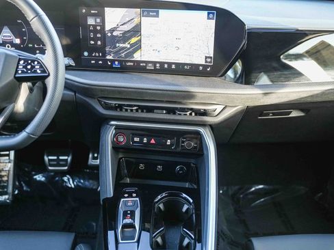 Used 2025 Audi SQ5 Premium Plus image 14