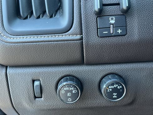 Used 2022 GMC Canyon Denali image 11