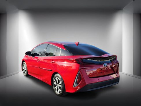 Used 2017 Toyota Prius Prime Advanced image 3
