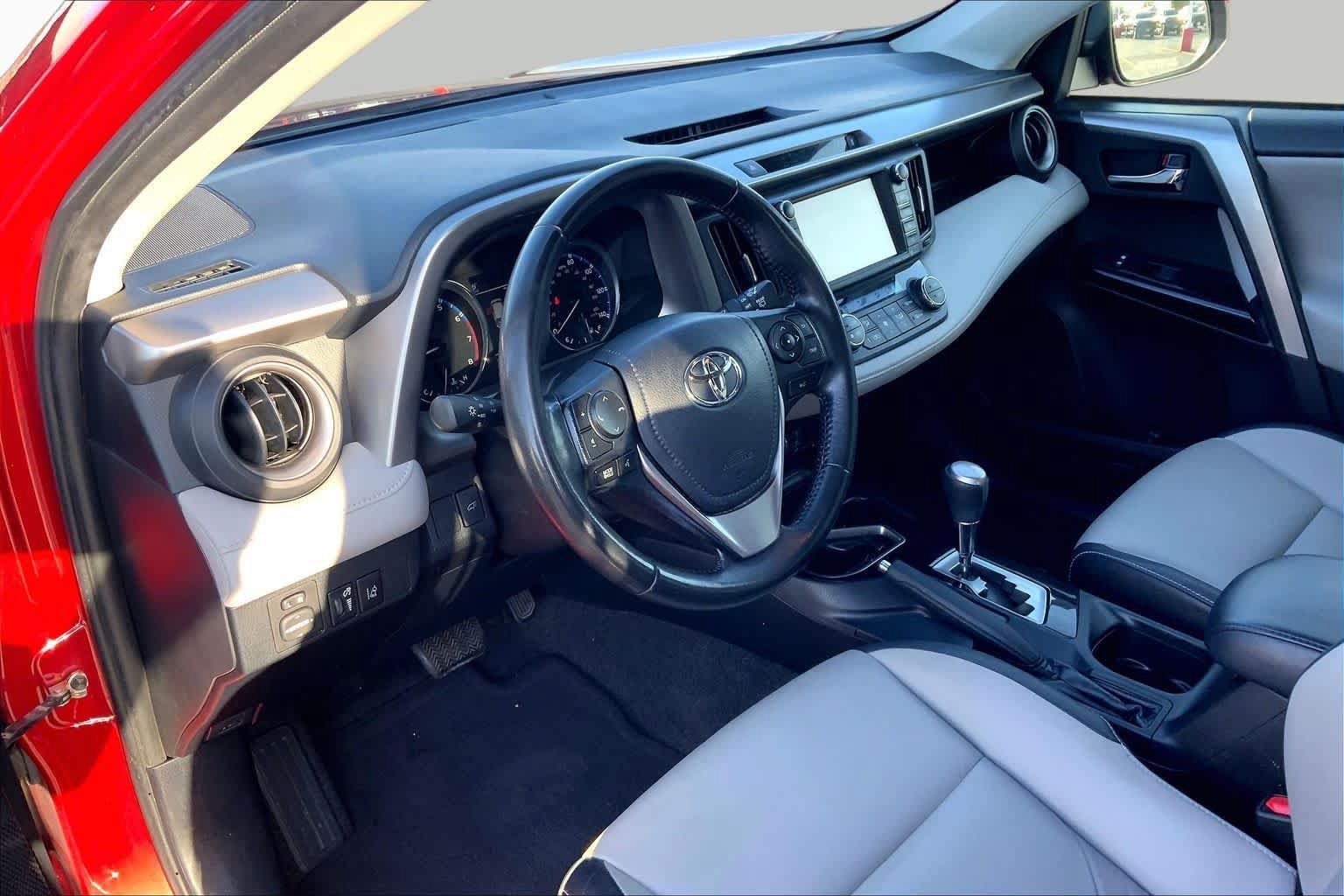 Used 2017 Toyota RAV4 Limited FWD image 17