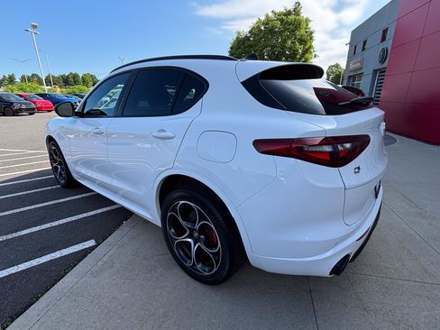 Used 2022 Alfa Romeo Stelvio Veloce AWD/4WD image 6
