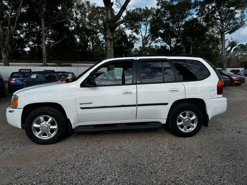 Used 2006 GMC Envoy SLT image 2