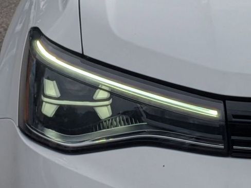 New 2026 Volkswagen Taos S image 9