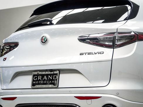 Used 2021 Alfa Romeo Stelvio Ti Sport AWD/4WD image 14