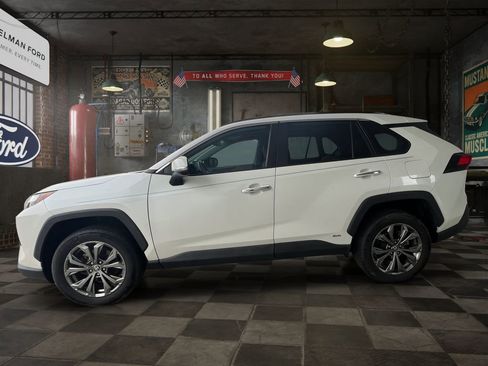 Used 2022 Toyota RAV4 Limited image 3