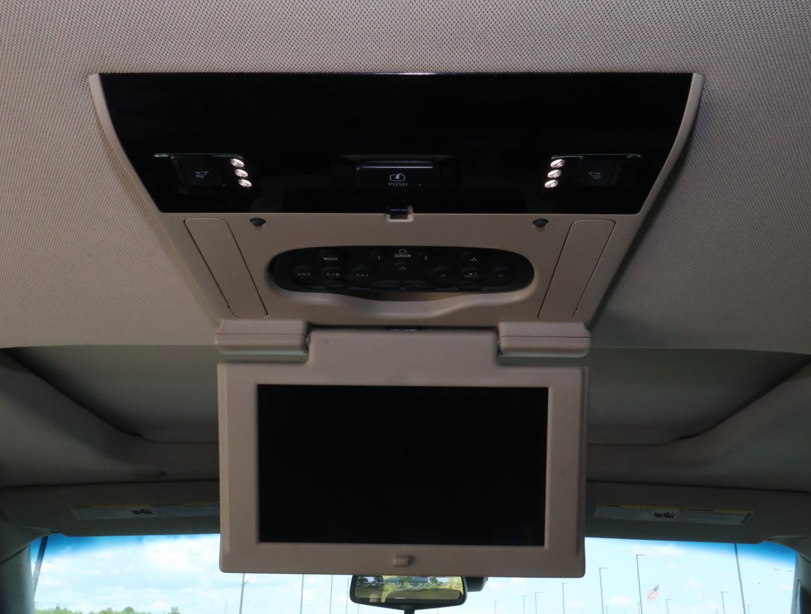 Used 2017 Cadillac Escalade ESV Premium Luxury RWD image 19