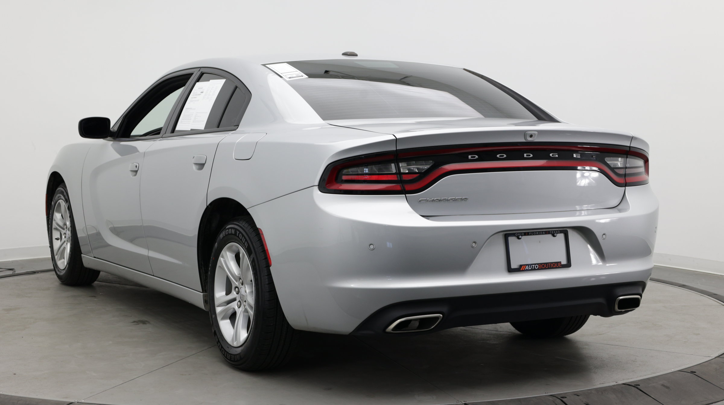 Used 2022 Dodge Charger SXT RWD image 5