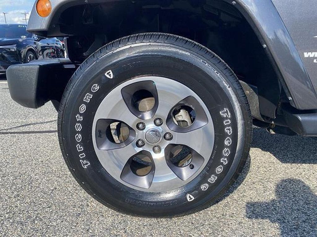 Used 2017 Jeep Wrangler Unlimited Sahara w/ Connectivity Group AWD/4WD image 30