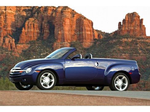 Used 2004 Chevrolet SSR w/ Preferred Equipment Group image 1