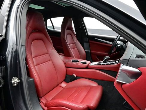Used 2020 Porsche Panamera 4S image 19